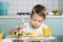 استراتژی های لازم برای رفع مشکلات تغذیه ای کودکان مبتلا به اوتیسم در کاردرمانی اوتیسم